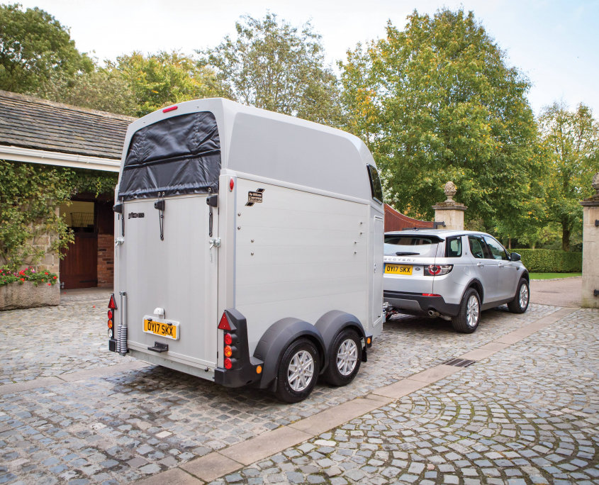 Horsebox_HBE_Siver_alloy wheels_high level brake light_Rear View_Stable yards