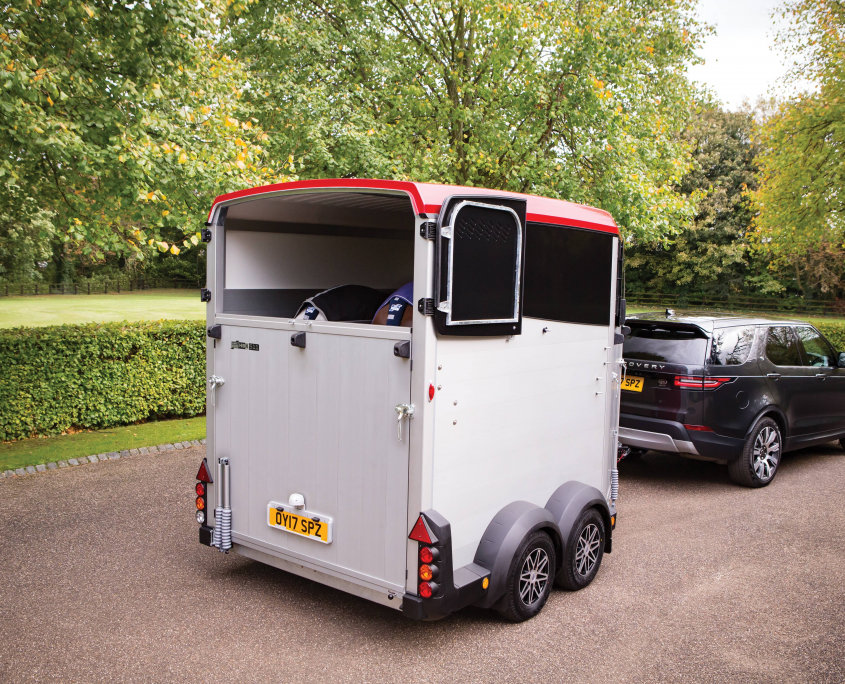 Horsebox_HBX_HBX511_Red_8 spoke diamond cut alloy wheels_Rear Top Doors Open_Driveway