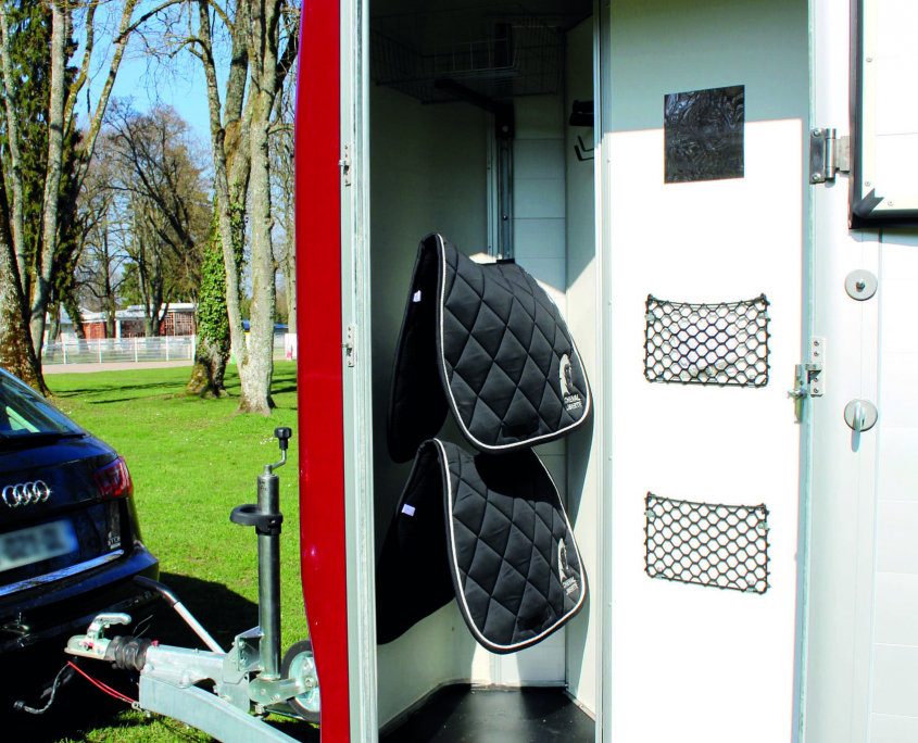Touring Country Rouge - Compartiement sellerie